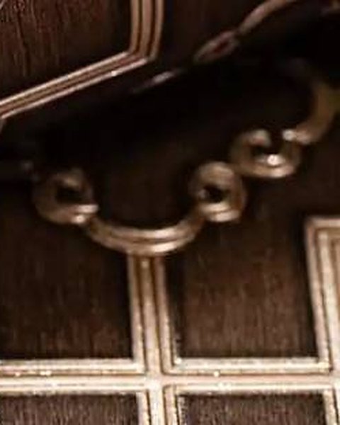 Bronze Trellis Elegance wallpaper close-up